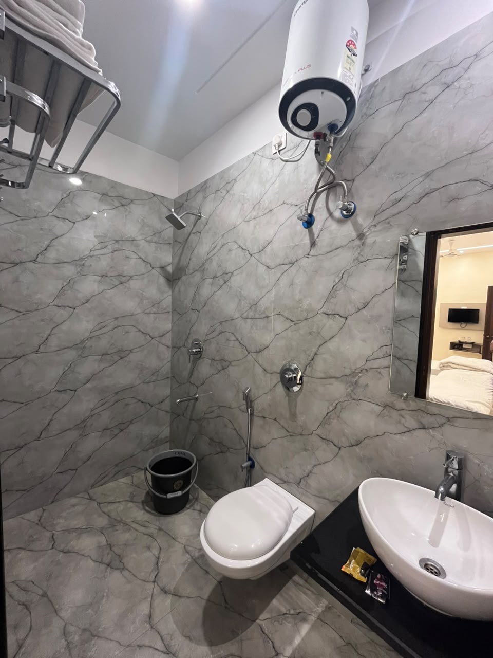 Rosetta Inn marble bathroom